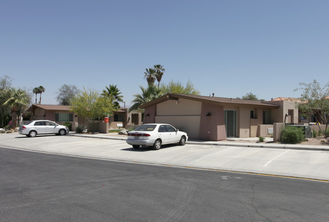 Laguna Palms Apartments in Palm Desert, CA - Building Photo - Building Photo