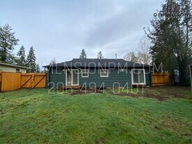 9012 Highland Ave SW in Lakewood, WA - Building Photo