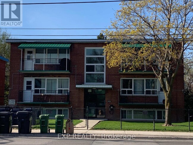 458-458 Lawrence Ave W