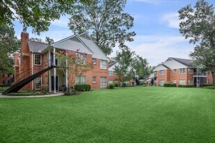 7975 N Jefferson Pl Cir in Baton Rouge, LA - Building Photo