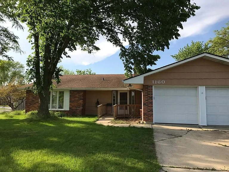 1160 Hassell Rd in Hoffman Estates, IL - Foto de edificio