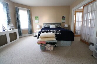 338 Main St, Unit 2 in Medford, MA - Foto de edificio - Building Photo