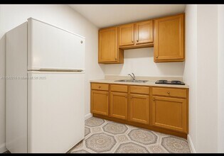 2731 NW 100th St in Miami, FL - Building Photo - Building Photo