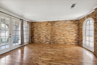 703 E Main St in Bellville, TX - Building Photo - Building Photo