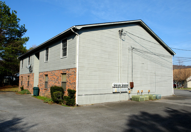 1325 NW Village Oak Cir in Cleveland, TN - Foto de edificio - Building Photo