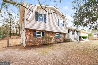 242 Rountree Rd in Riverdale, GA - Building Photo - Building Photo