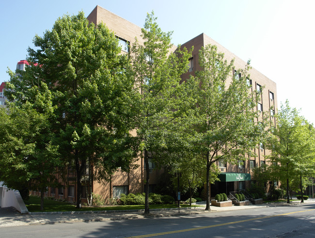 The Parkview in White Plains, NY - Building Photo - Building Photo