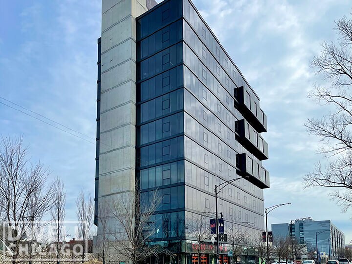 2295 N Milwaukee Ave, Unit 1 in Chicago, IL - Foto de edificio