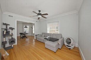 1849 W Greenleaf Ave in Chicago, IL - Building Photo