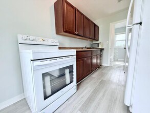 517 Kanuga Dr in West Palm Beach, FL - Foto de edificio - Building Photo