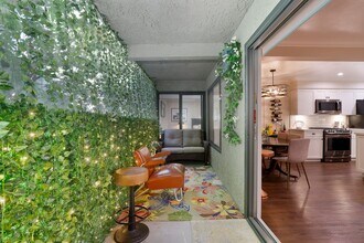 4528 Colbath Ave in Los Angeles, CA - Foto de edificio - Building Photo