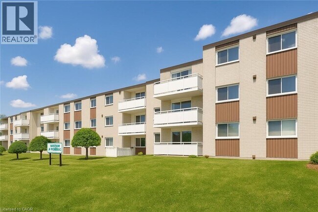 71 Vanier Dr in Kitchener, ON - Building Photo - Building Photo