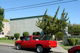 Leafwood Apartments in Novato, CA - Building Photo - Building Photo