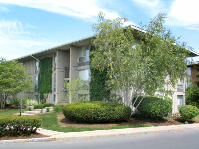 Lansing West Apartments
