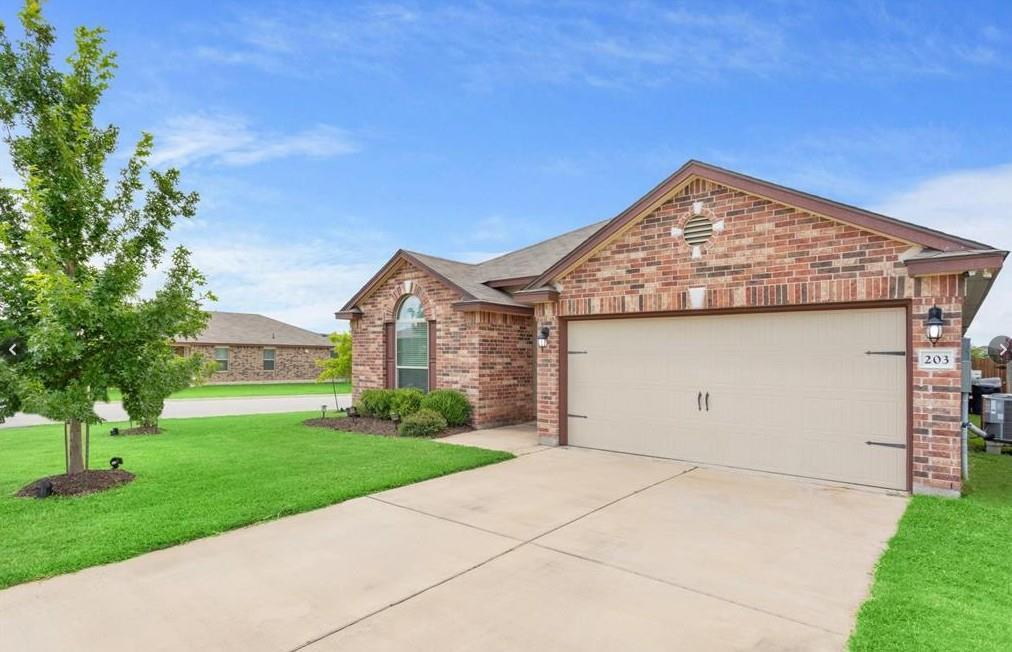 203 Plata Ln in Jarrell, TX - Building Photo