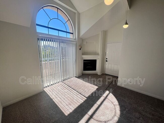 18215 Flynn Dr in Canyon Country, CA - Building Photo - Building Photo