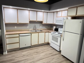 4651 Grumman St in Anchorage, AK - Building Photo - Building Photo