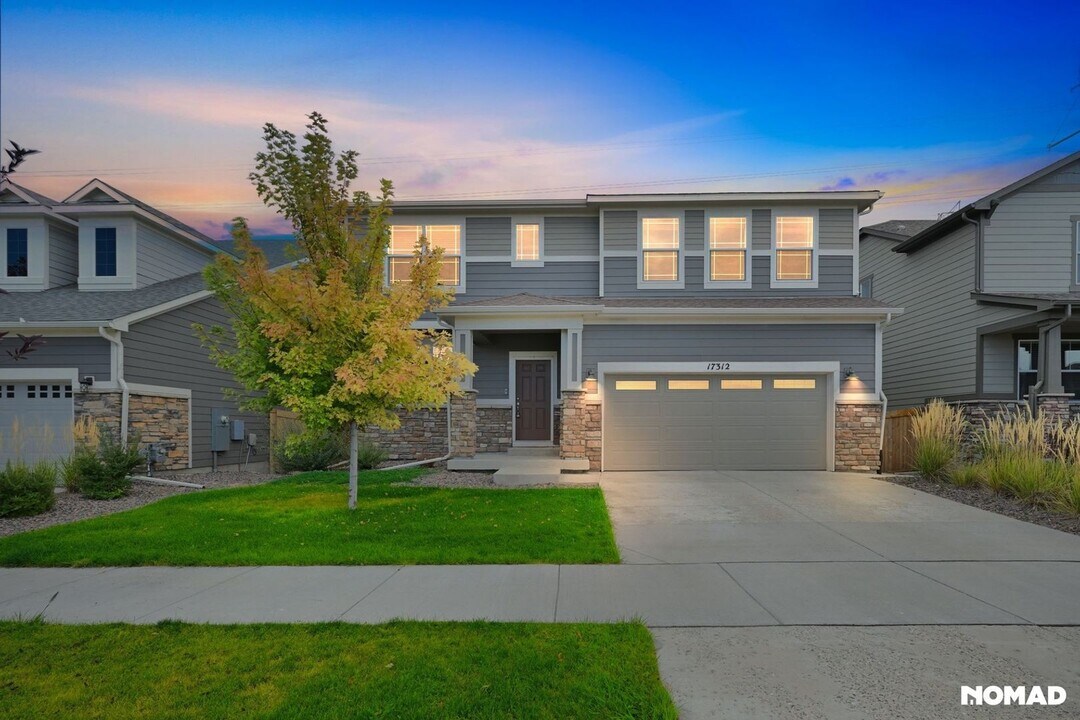 17312 Bluetrail Ave in Parker, CO - Building Photo