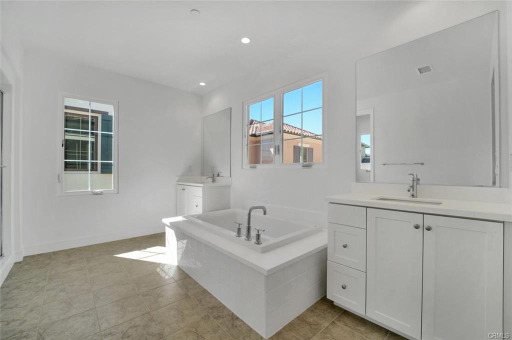 109 Dolci in Irvine, CA - Building Photo