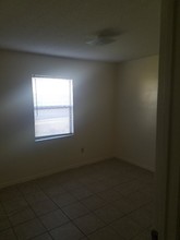 3766 NW Huntsboro St, Unit 101 in Lake City, FL - Building Photo - Building Photo