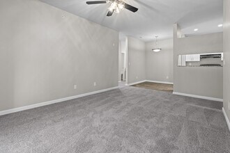 Lake Crossing Apartment Homes in Austell, GA - Foto de edificio - Building Photo
