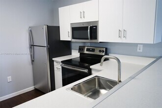 9779 Nob Hill Ct in Sunrise, FL - Building Photo - Building Photo