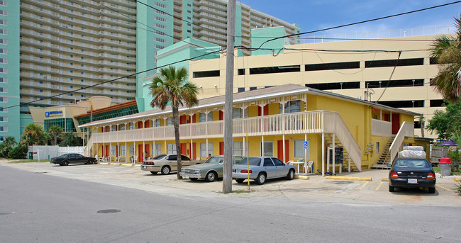 Emerald Bay Apartments in Panama City Beach, FL - Building Photo - Building Photo