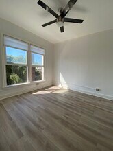 4015 Melrose Ave in Los Angeles, CA - Foto de edificio - Building Photo