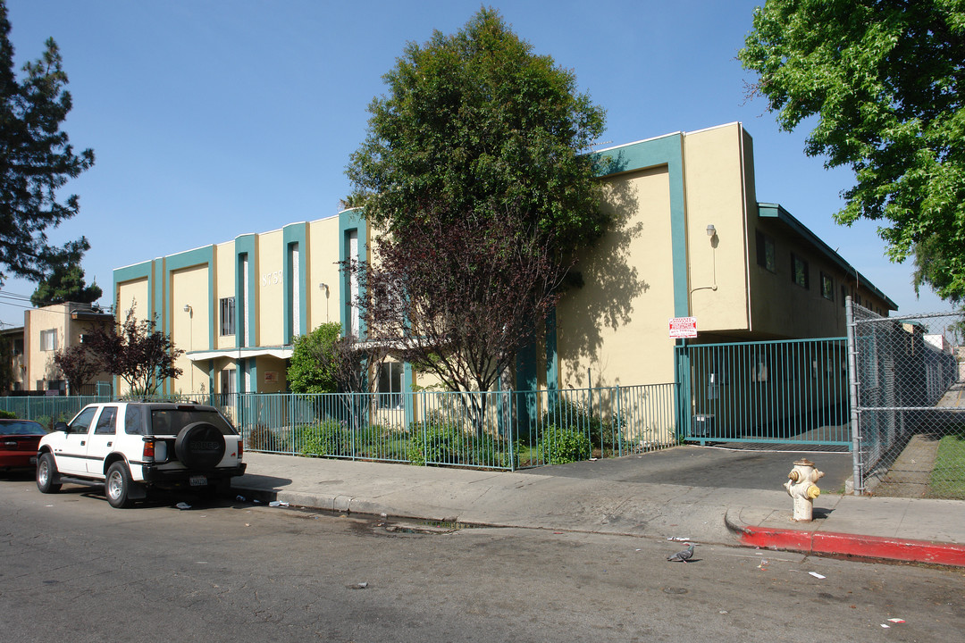 The Ada Apartments in North Hills, CA - Foto de edificio