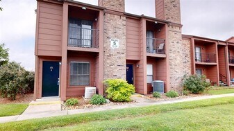904 University Oaks Blvd, Unit 78 in College Station, TX - Building Photo
