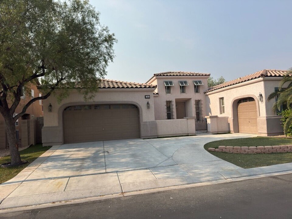 7237 Iron Oak Ave in Las Vegas, NV - Foto de edificio