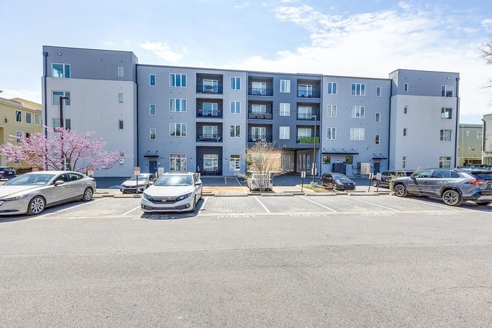 1041 E Trinity Ln in Nashville, TN - Building Photo