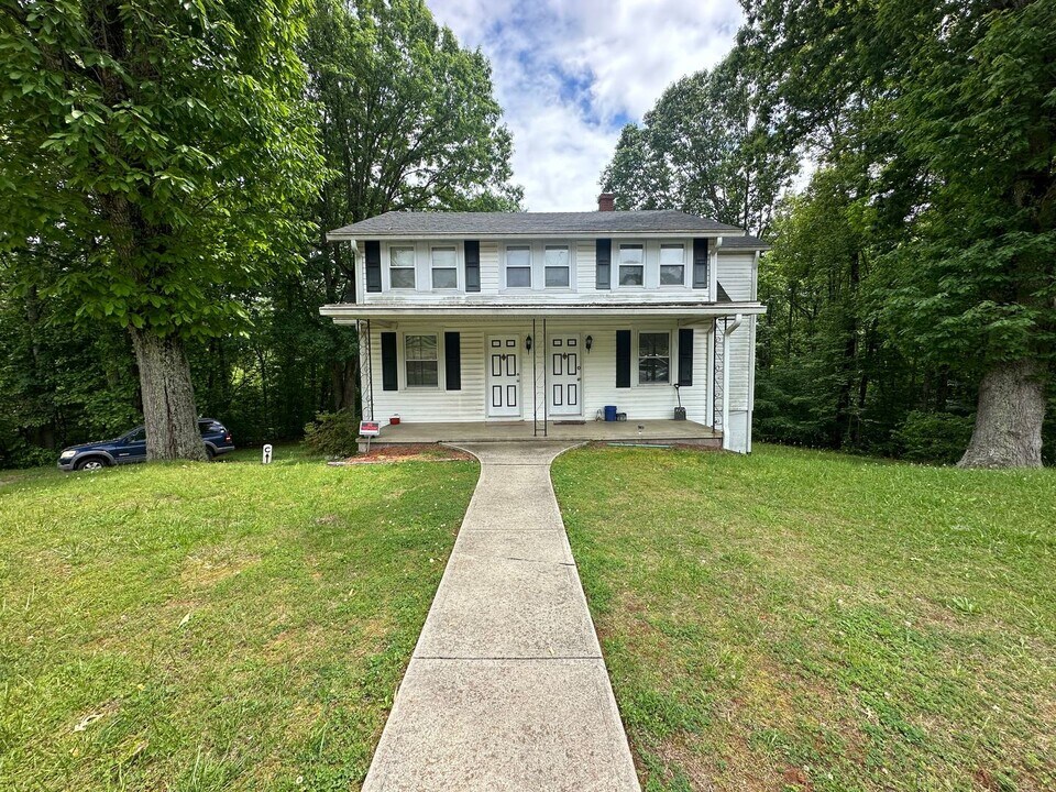 5758 Colonial Hwy in Evington, VA - Building Photo