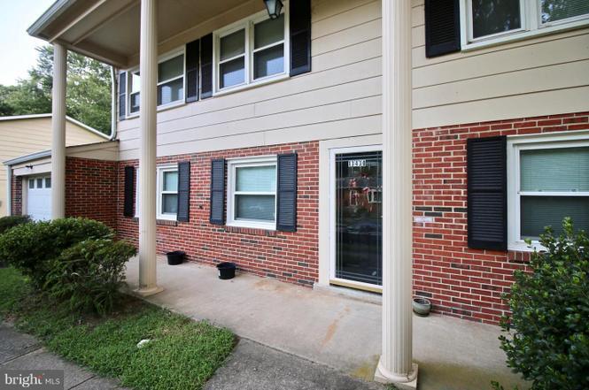 13430 Kingsman Rd, Unit Rent room size of an apartment in Woodbridge, VA - Foto de edificio