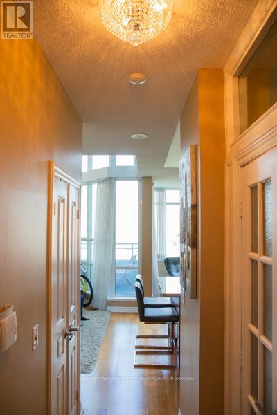 property at 220-220 Burnhamthorpe Rd W