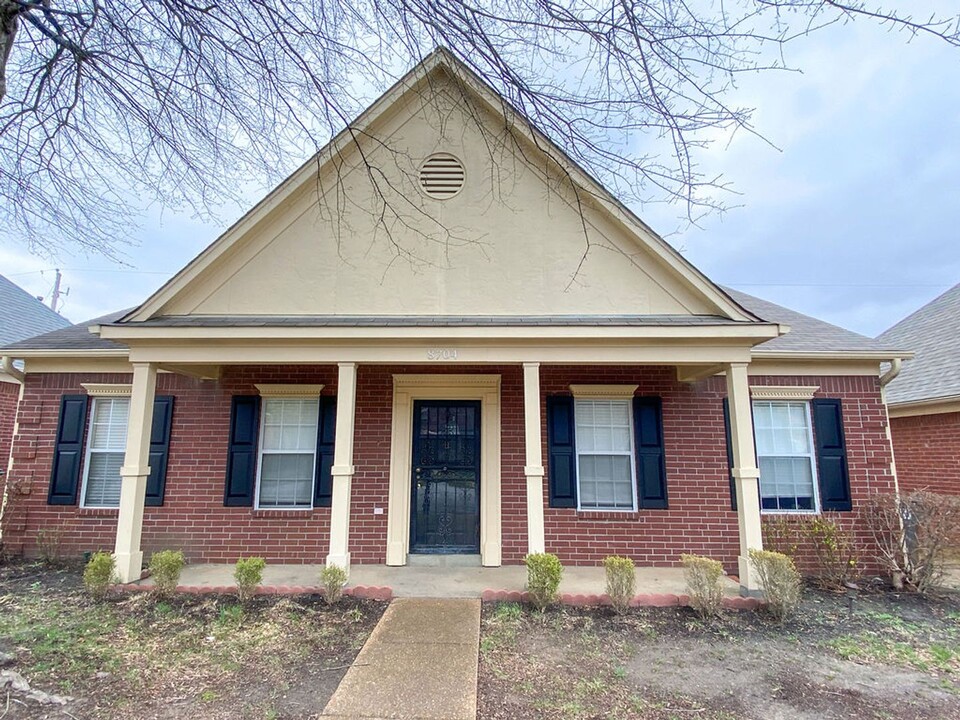 8704 Clear Sky Path in Memphis, TN - Building Photo