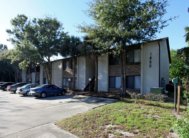 Sprucewood Apartments in Daytona Beach, FL - Foto de edificio - Building Photo