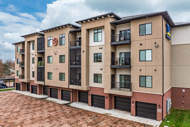 Coryell Commons Heights in Springfield, MO - Foto de edificio - Building Photo