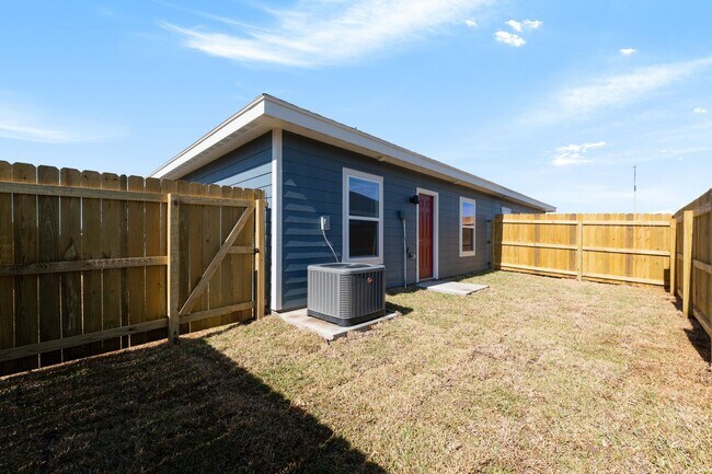 2327 N Vly Cir in La Feria, TX - Building Photo - Building Photo