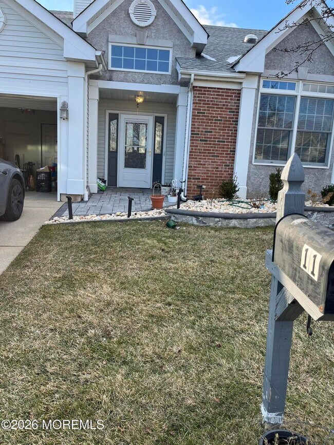 11 Umberland Pl in Monroe Township, NJ - Building Photo - Building Photo