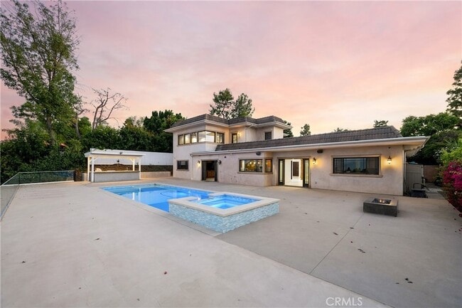 3730 Westfall Dr in Los Angeles, CA - Foto de edificio - Building Photo