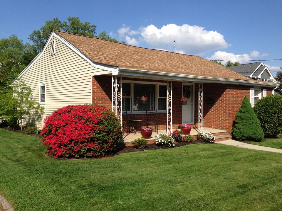 132 Tooker Avenue in Springfield, NJ - Foto de edificio