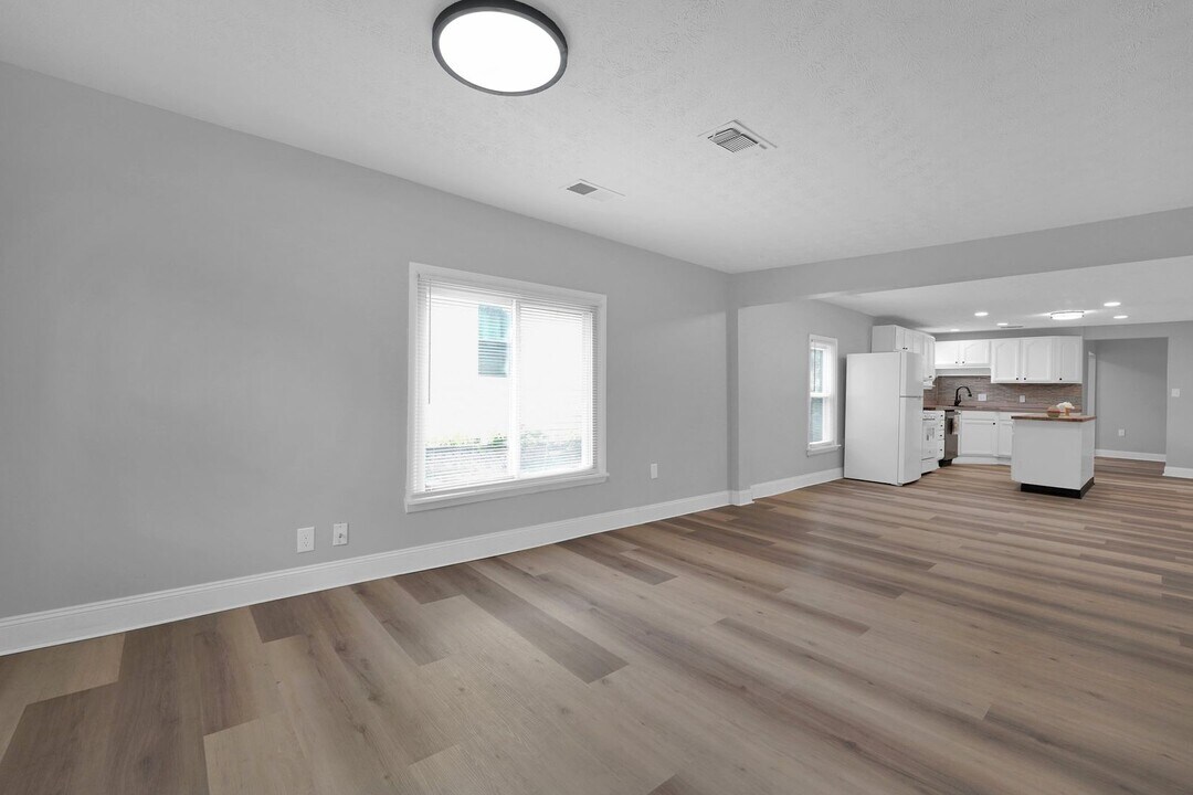 1071 Whitethorne Ave in Columbus, OH - Building Photo
