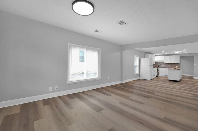property at 1071 Whitethorne Ave