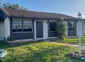 4704 SW 136th Pl in Miami, FL - Building Photo - Building Photo