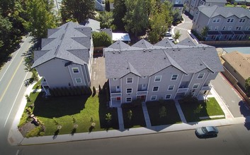 University Townhomes in Monmouth, OR - Building Photo - Building Photo