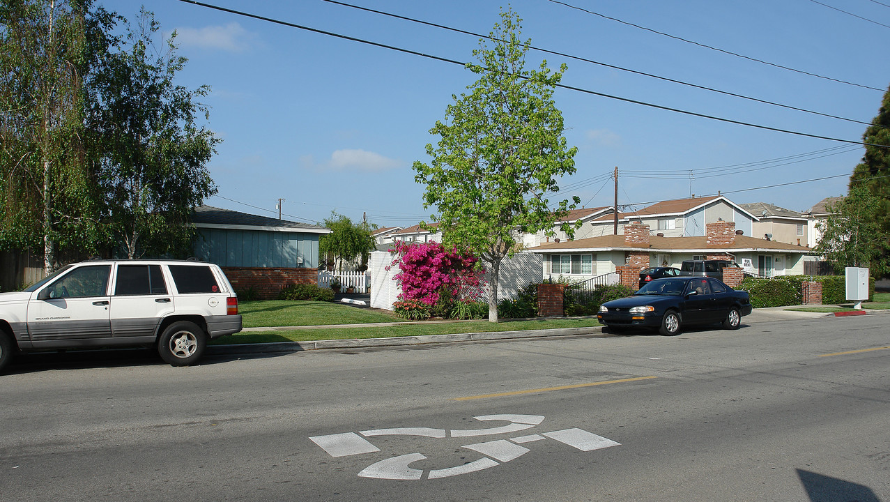 187 E 21st St in Costa Mesa, CA - Building Photo