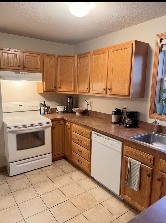 33B Parsons St, Unit B in Easthampton, MA - Building Photo - Building Photo