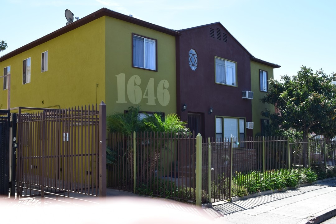 1646 N Harvard Blvd in Los Angeles, CA - Building Photo