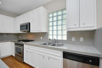 650 Westcross St in Houston, TX - Building Photo - Building Photo